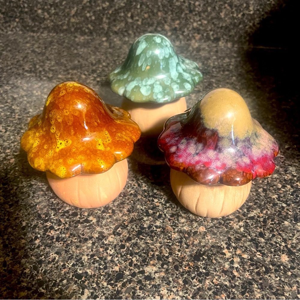 [home] 3 small ceramic mushrooms